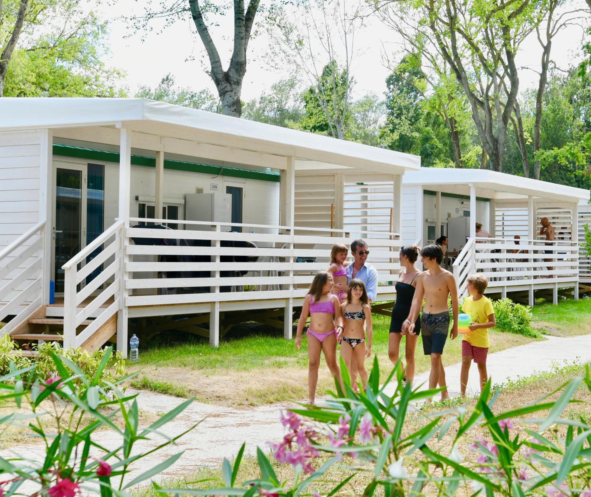 Isamar Holiday Village Ca Lino Exterior photo Mobile homes at a campsite