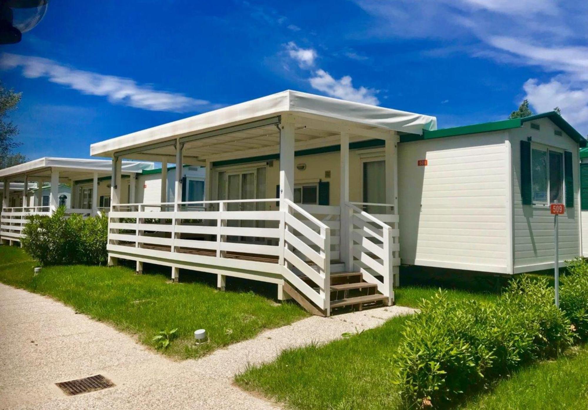 Isamar Holiday Village Ca Lino Room photo Mobile homes in a campsite