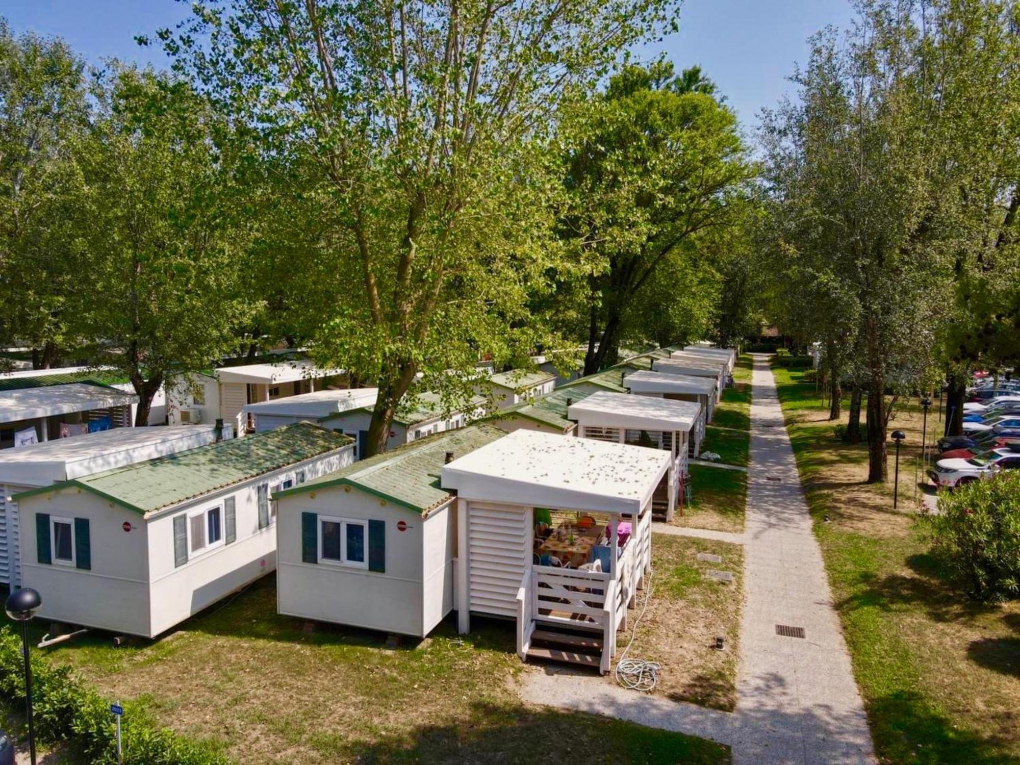 Isamar Holiday Village Ca Lino Room photo Mobile homes in a campsite